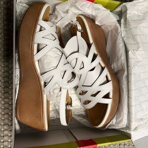 Baretrap White Strappy sandals 9